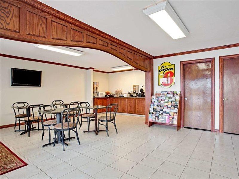Super 8 By Wyndham Oklahoma/Frontier City Едмънд Екстериор снимка