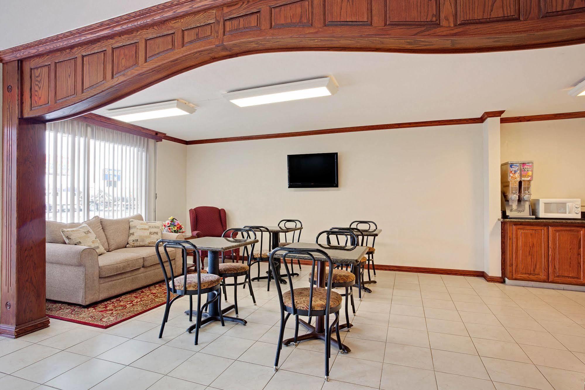 Super 8 By Wyndham Oklahoma/Frontier City Едмънд Екстериор снимка